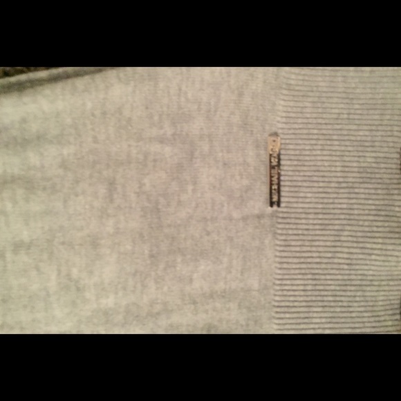 Soft and Comfortable Michael Kors Shirt✨🍁 - Picture 3 of 3